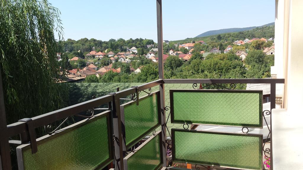 Domboldal Vendeghaz Apartment Noszvaj Bagian luar foto